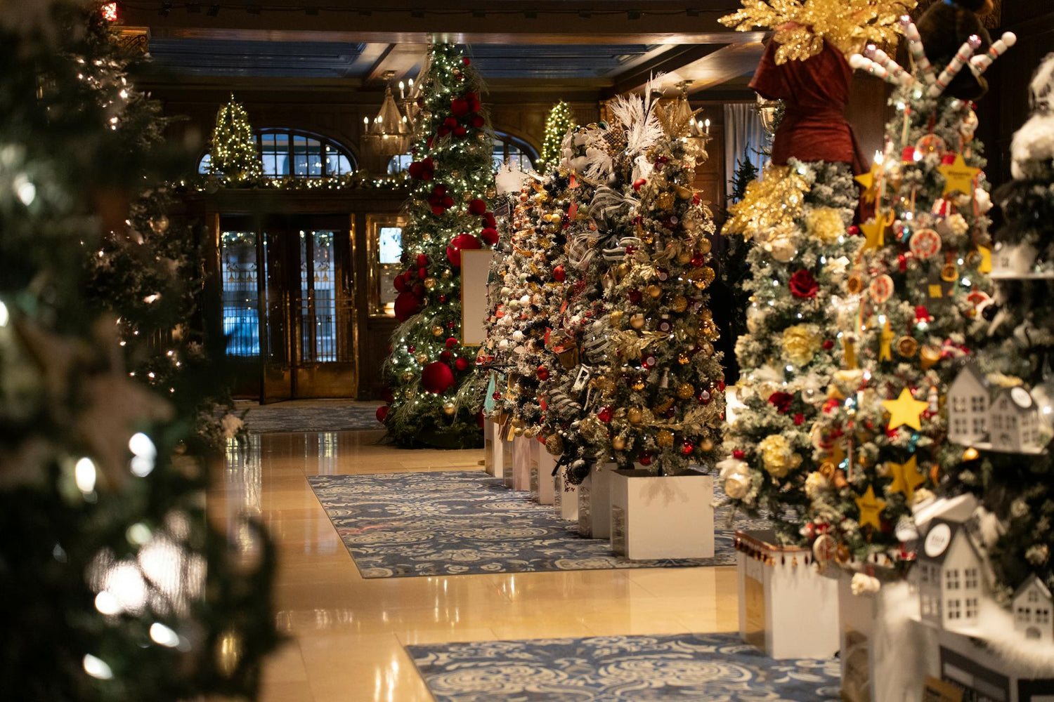 Festive Fragrance Design: How Hotels Use Scent to Elevate Holiday Decor